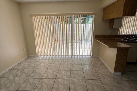Townhouse in Cooper City, Florida 3 bedrooms, 120.96 sq.m. № 2180707 - photo 10