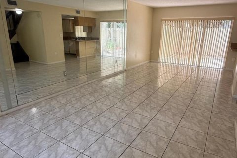 Townhouse in Cooper City, Florida 3 bedrooms, 120.96 sq.m. № 2180707 - photo 16