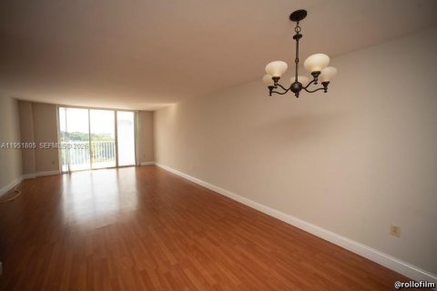 Condo in Aventura, Florida, 2 bedrooms  № 2006224 - photo 12