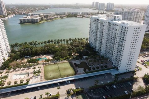 Condo in Aventura, Florida, 2 bedrooms  № 2006224 - photo 2