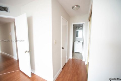 Condo in Aventura, Florida, 2 bedrooms  № 2006224 - photo 23