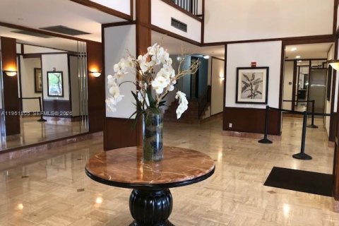 Condo in Aventura, Florida, 2 bedrooms  № 2006224 - photo 6