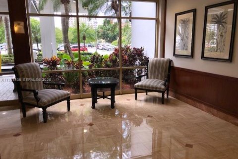 Condo in Aventura, Florida, 2 bedrooms  № 2006224 - photo 5