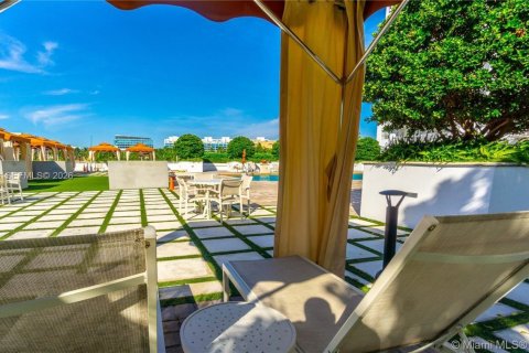 Condo in Aventura, Florida, 2 bedrooms  № 2006224 - photo 30