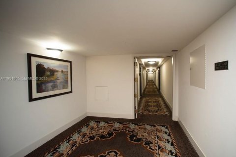Condo in Aventura, Florida, 2 bedrooms  № 2006224 - photo 9
