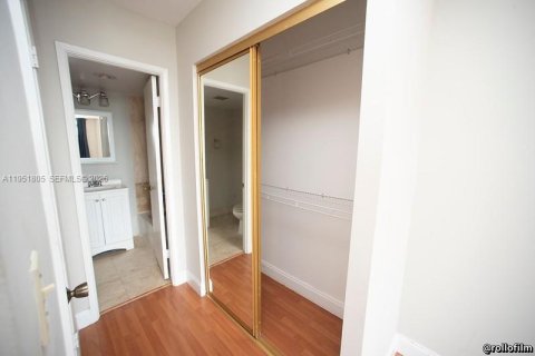 Condo in Aventura, Florida, 2 bedrooms  № 2006224 - photo 26