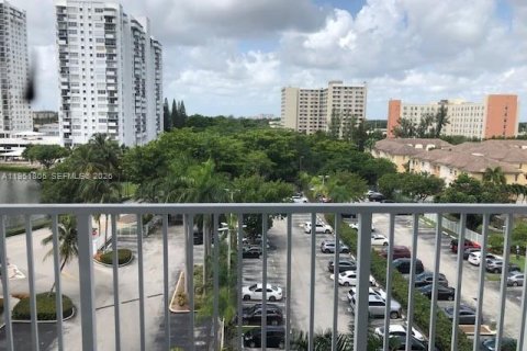 Condo in Aventura, Florida, 2 bedrooms  № 2006224 - photo 15