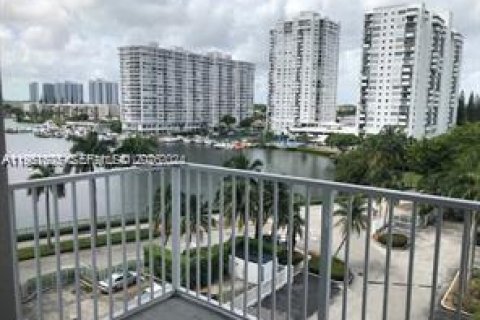 Condo in Aventura, Florida, 2 bedrooms  № 2006224 - photo 14