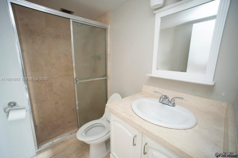 Condo in Aventura, Florida, 2 bedrooms  № 2006224 - photo 21