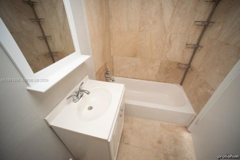 Condo in Aventura, Florida, 2 bedrooms  № 2006224 - photo 27