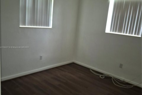 Villa ou maison à louer à Miami, Floride: 4 chambres, 106.28 m2 № 1939387 - photo 11