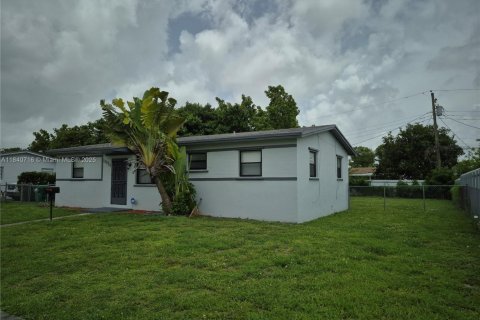 Villa ou maison à louer à Miami, Floride: 4 chambres, 106.28 m2 № 1939387 - photo 2