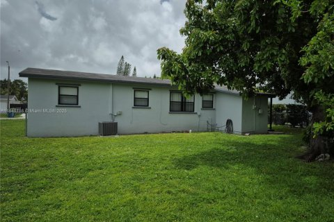 Villa ou maison à louer à Miami, Floride: 4 chambres, 106.28 m2 № 1939387 - photo 14
