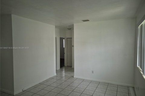 Villa ou maison à louer à Miami, Floride: 4 chambres, 106.28 m2 № 1939387 - photo 3