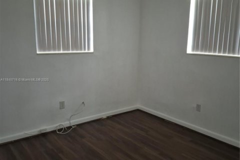 Villa ou maison à louer à Miami, Floride: 4 chambres, 106.28 m2 № 1939387 - photo 10