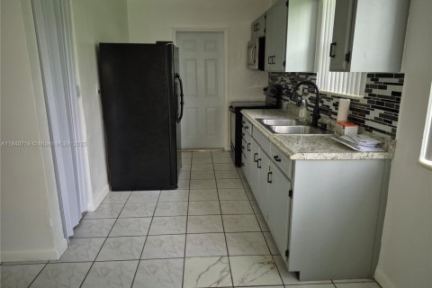 Villa ou maison à louer à Miami, Floride: 4 chambres, 106.28 m2 № 1939387 - photo 6