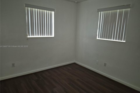 Villa ou maison à louer à Miami, Floride: 4 chambres, 106.28 m2 № 1939387 - photo 7