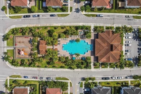 Adosado en alquiler en Miami, Florida, 3 dormitorios, 176.33 m2 № 1940960 - foto 16