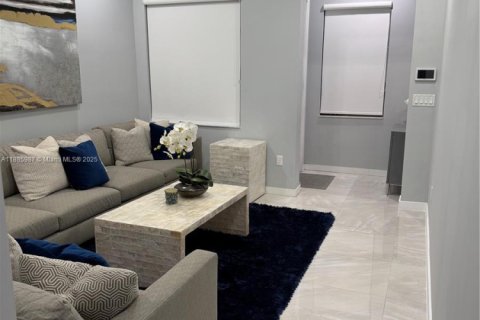Adosado en alquiler en Miami, Florida, 3 dormitorios, 176.33 m2 № 1940960 - foto 4