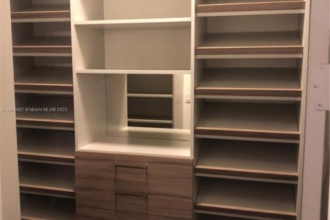 Adosado en alquiler en Miami, Florida, 3 dormitorios, 176.33 m2 № 1940960 - foto 6