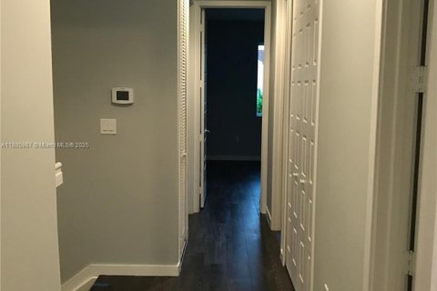 Adosado en alquiler en Miami, Florida, 3 dormitorios, 176.33 m2 № 1940960 - foto 19