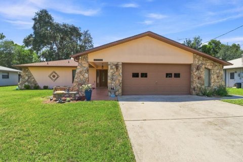 House in Citrus Springs, Florida 2 bedrooms, 143.81 sq.m. № 2306412