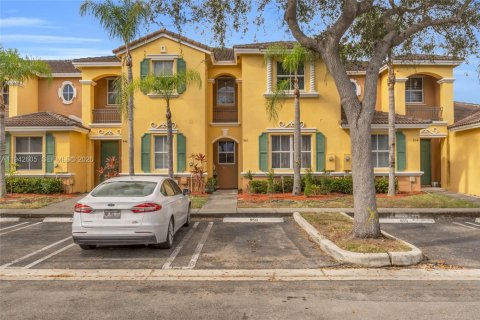 Touwnhouse à vendre à Homestead, Floride: 3 chambres, 147.16 m2 № 2152768 - photo 1