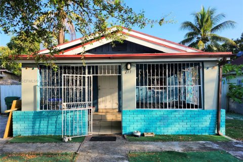 Дом в Майами, Флорида 2 спальни, 62.43м2 № 2036437