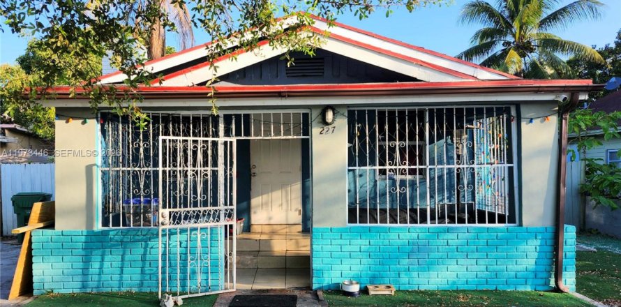 Дом в Майами, Флорида 2 спальни, 62.43м2 № 2036437