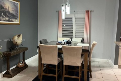 Снять в аренду виллу или дом в Уэст-Палм-Бич, Флорида 2 спальни, 140.47м2, № 2005574 - фото 10