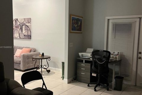 Снять в аренду виллу или дом в Уэст-Палм-Бич, Флорида 2 спальни, 140.47м2, № 2005574 - фото 11