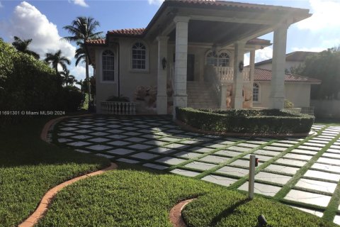 House in Kendall, Florida 5 bedrooms, 327.67 sq.m. № 1932364 - photo 6