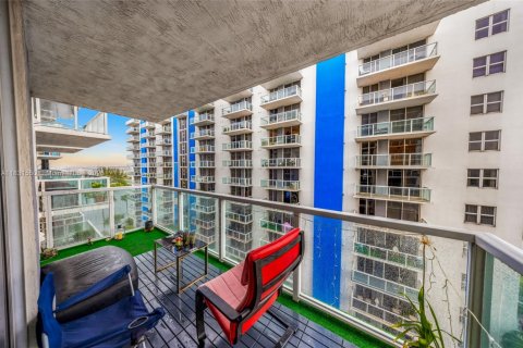 Copropriété à vendre à Miami, Floride: 2 chambres, 79.9 m2 № 1809579 - photo 7