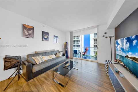 Copropriété à vendre à Miami, Floride: 2 chambres, 79.9 m2 № 1809579 - photo 1