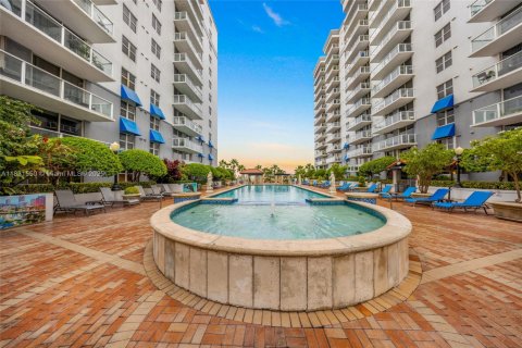 Copropriété à vendre à Miami, Floride: 2 chambres, 79.9 m2 № 1809579 - photo 22