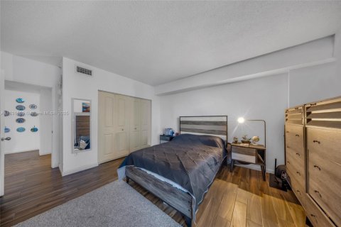 Copropriété à vendre à Miami, Floride: 2 chambres, 79.9 m2 № 1809579 - photo 17