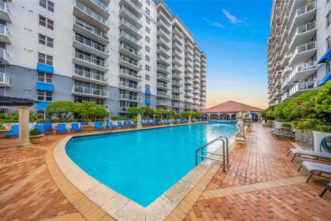 Copropriété à vendre à Miami, Floride: 2 chambres, 79.9 m2 № 1809579 - photo 8
