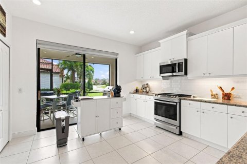 House in Bradenton, Florida 3 bedrooms, 141.95 sq.m. № 2396395 - photo 13