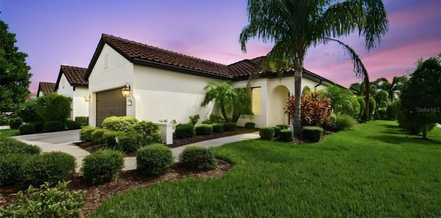 House in Bradenton, Florida 3 bedrooms, 141.95 sq.m. № 2396395