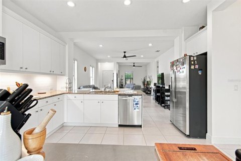 House in Bradenton, Florida 3 bedrooms, 141.95 sq.m. № 2396395 - photo 15