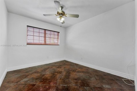 House in Miami, Florida 4 bedrooms, 164.62 sq.m. № 2069643 - photo 19