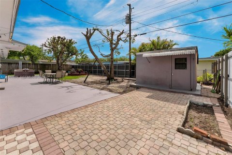 House in Miami, Florida 4 bedrooms, 164.62 sq.m. № 2069643 - photo 30