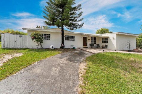 House in Miami, Florida 4 bedrooms, 164.62 sq.m. № 2069643