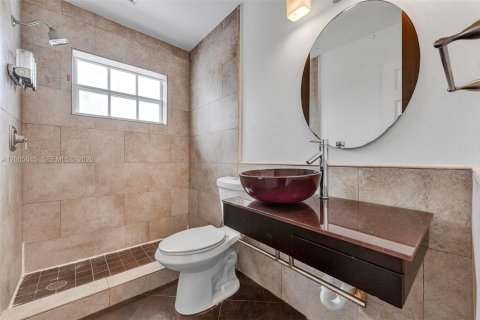 House in Miami, Florida 4 bedrooms, 164.62 sq.m. № 2069643 - photo 21