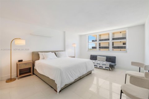 Снять в аренду кондоминиум в Серфсайд, Флорида 2 спальни, 118.91м2, № 2078028 - фото 8