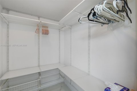 Снять в аренду кондоминиум в Серфсайд, Флорида 2 спальни, 118.91м2, № 2078028 - фото 17