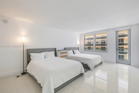Снять в аренду кондоминиум в Серфсайд, Флорида 2 спальни, 118.91м2, № 2078028 - фото 13
