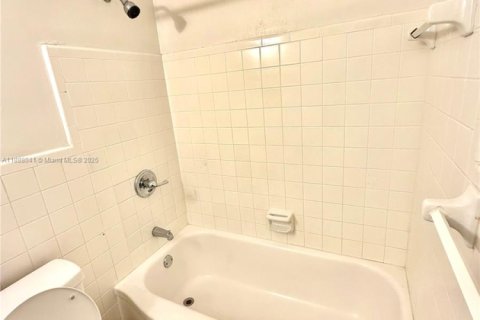 Снять в аренду квартиру в Холливуд, Флорида 1 спальня, 58.53м2, № 1942092 - фото 7