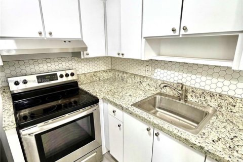 Снять в аренду квартиру в Холливуд, Флорида 1 спальня, 58.53м2, № 1942092 - фото 5