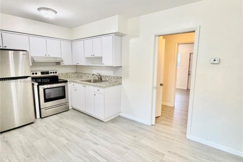 Снять в аренду квартиру в Холливуд, Флорида 1 спальня, 58.53м2, № 1942092 - фото 3